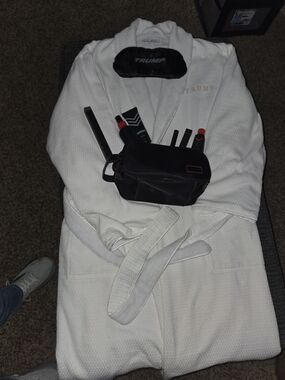 Trump White Waffle Weave Robe with Travel Accessory Kit